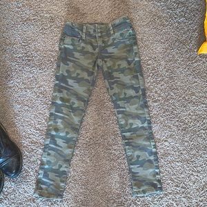 White camo jeans 3 buttons